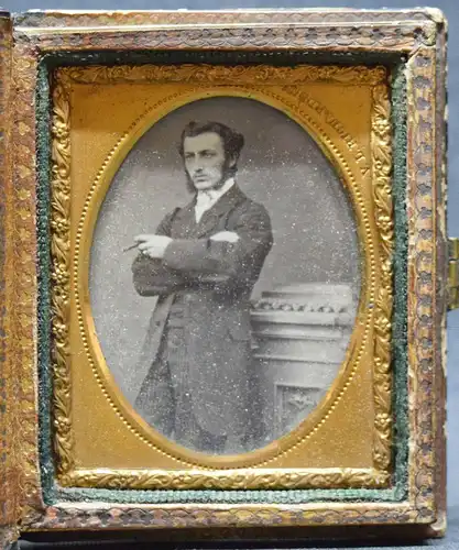 Ambrotypie - Ganzkörper-Porträt eines jungen Mannes - um 1860