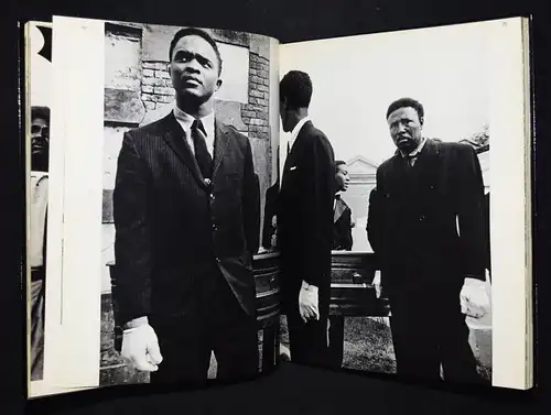 Freed, Leonard. Black in white america - 1968 - STREET PHOTOGRAPHY USA RASSISMUS