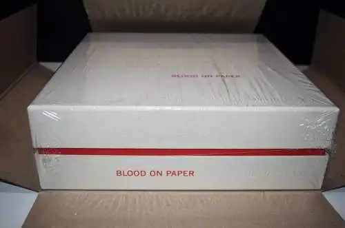 Foster, Elena  u. Rowan Watson , Blood on paper. Ivory Press Ivorypress 2008