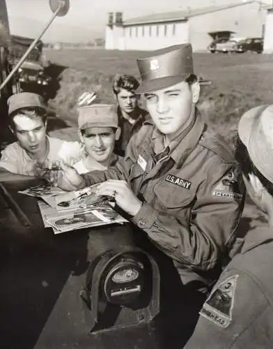 ELVIS PRESLEY AT THE ARMY - 3 ORIG.-PHOTOGRAPHS - 1959 - ROCK & ROLL