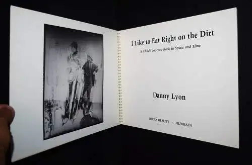 Lyon, I like to eat right on the dirt - 1989 FIRST ED.  Photography of children