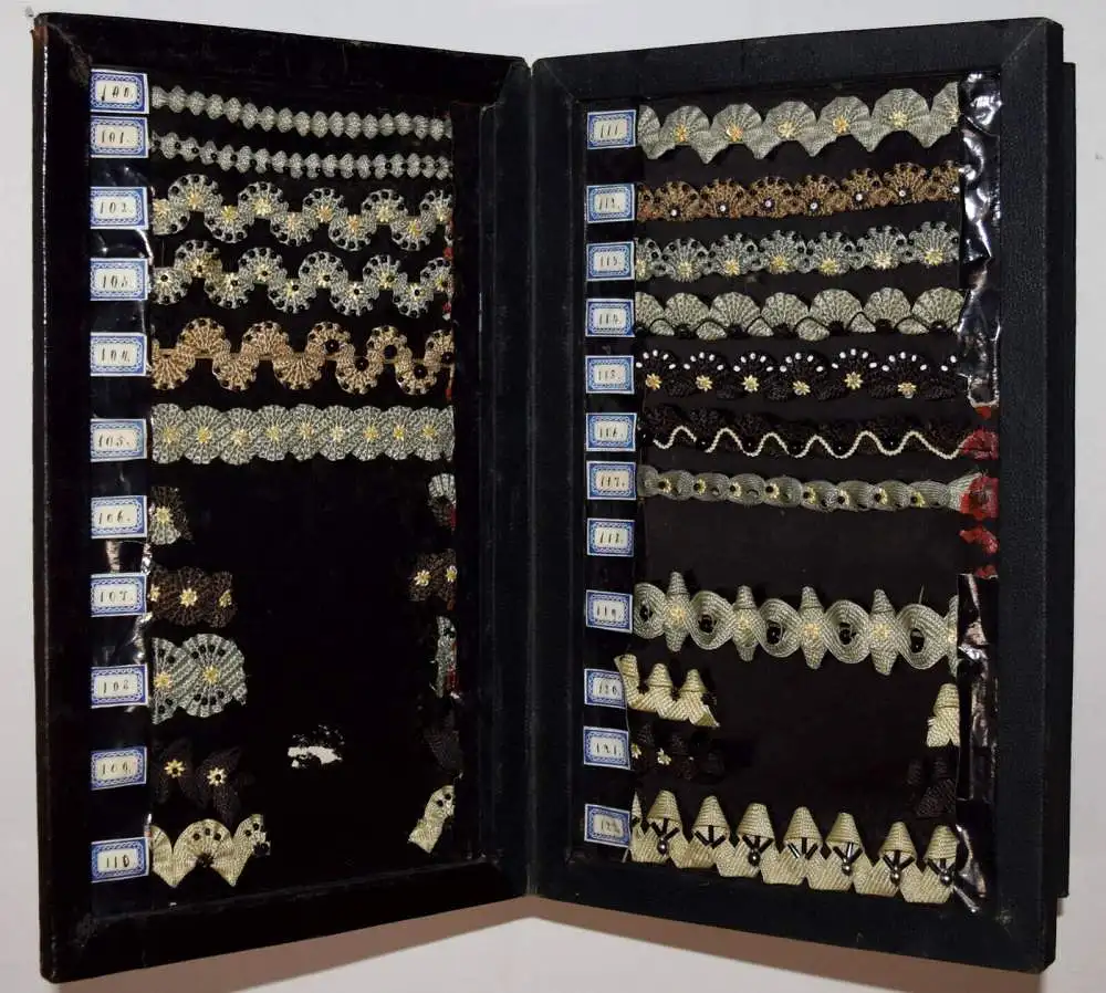 TRACHTEN-BORDÜREN TRACHTENBORTEN Schweiz um 1890 MODE STOFFMUSTER - TEXTILKUNST 0