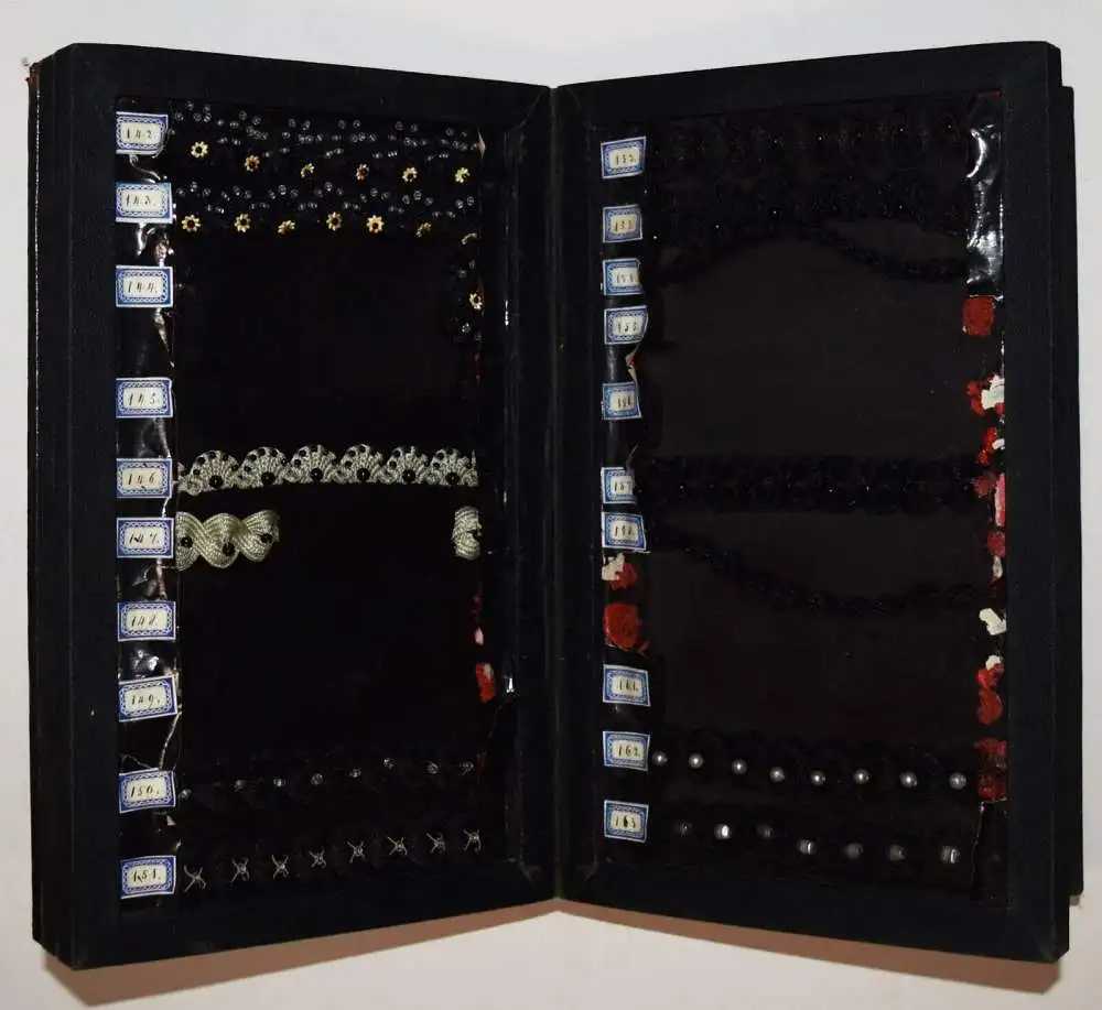 TRACHTEN-BORDÜREN TRACHTENBORTEN Schweiz um 1890 MODE STOFFMUSTER - TEXTILKUNST 2