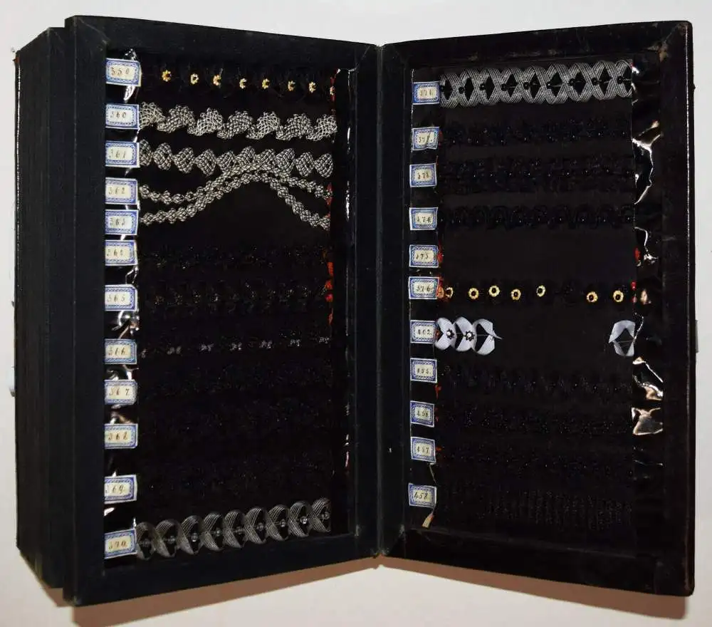 TRACHTEN-BORDÜREN TRACHTENBORTEN Schweiz um 1890 MODE STOFFMUSTER - TEXTILKUNST 6