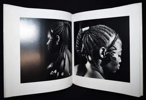 Magnin, J. D. ’Okhai Ojeikere. Scalo 2000PORTRAIT PHOTOGRAPHY HAIRSTYLES NIGERIA