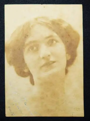 Desmond, Olga. Schwertertanz. NPG 1908 -  11 ORIG.-PHOTOGRAPHS