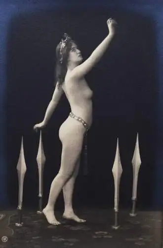 Desmond, Olga. Schwertertanz. NPG 1908 -  11 ORIG.-PHOTOGRAPHS