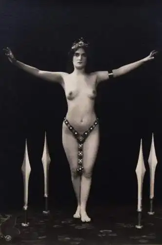 Desmond, Olga. Schwertertanz. NPG 1908 -  11 ORIG.-PHOTOGRAPHS