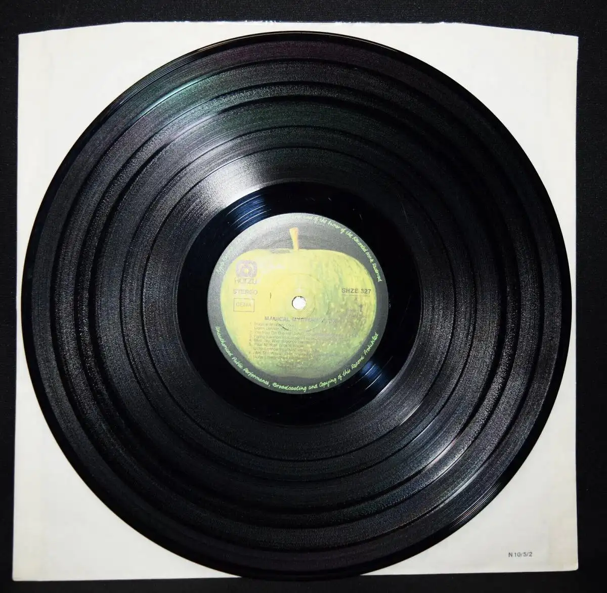 Edelmann, Heinz. Die Beatles in Yellow Submarine 84 X 59 cm PLAKAT + Vinyl LP 6