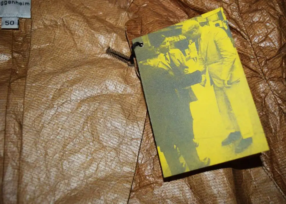 Rosenquist, James. Paper Suit SIGNIERT NUMMERIERT 1/100 - MULTIPLE POP-ART 9