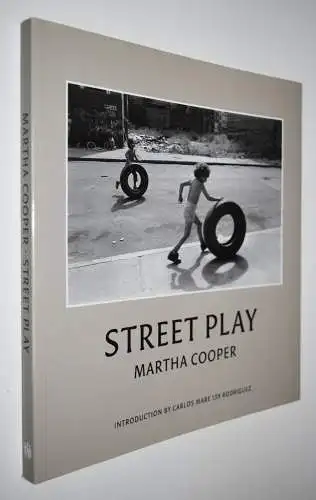 Cooper, Martha. Street play - 2006 - STREET PHOTOGRAPHY  CHILDREN