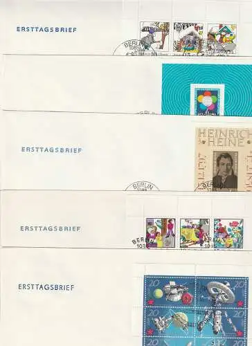 DDR, 35 versch. großformatige FDC mit Kleinbögen und Blocks