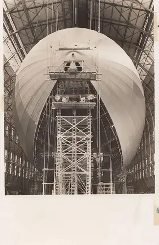 Carte visuelle: dirigeable LZ 130 en construction - Mémoire Baptême 1938