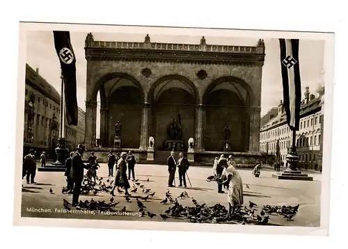 Carte de vue 1944: Munich Herrnhalle, drapeaux, nourriture pour pigeons, propagande