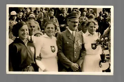 Ansichtskarte Olympia 1936, Führer mit 3 Siegerinnen im Speerwurf mit Sonderstempel