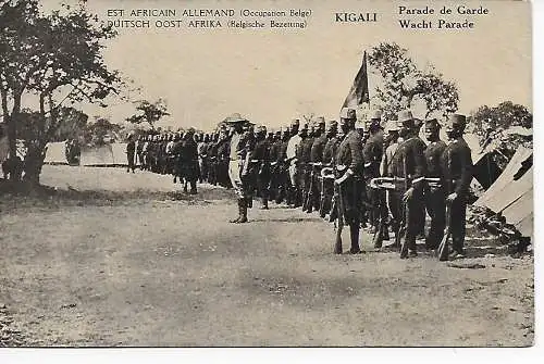 Ansichtskarte Belgisch Kongo, Besetzung DOA, 1920: Kigali, Parade de Garde