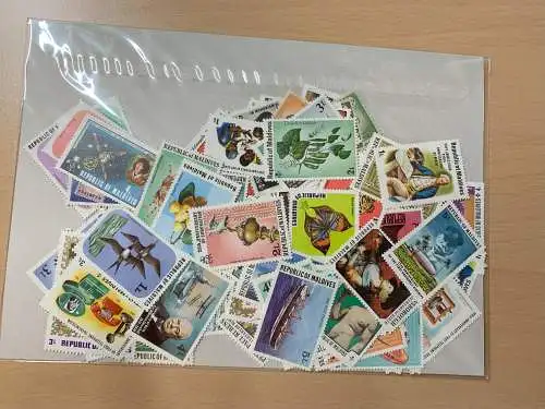 150 different stamps of Maldives/Malediven, used, unused