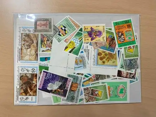100 different stamps of Libya/Libyien, used and unused