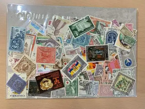 300 different stamps of Kolumbien/Columbia, used and unused