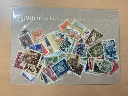 100 different stamps of Kroatien, Croatia, used and unused