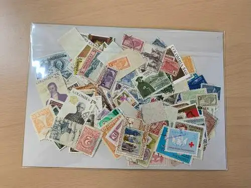 200 different stamps of Kolumbien/Columbia, used and unused