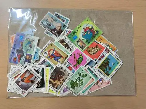 200 different stamps of Maldives/Malediven, used, unused