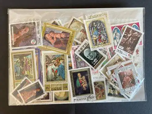 200 different stamps of Religion, alle Welt