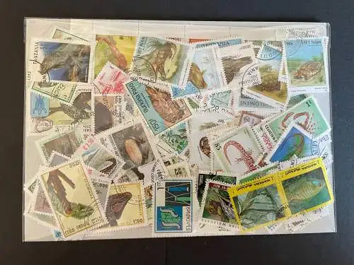 200 different stamps of Reptilien, alle Welt