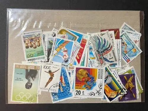 100 verschiedene Wassersport, 100 different water-sport stamps