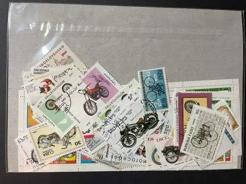 100 verschiedene Zweiräder Fahrräder Briefmarken 100 different motorcycle stamps