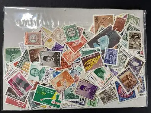 300 verschiedene Briefmarken Indonesien, 300 different Indonesia