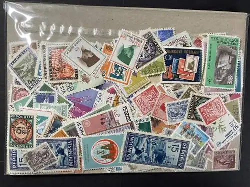 500 verschiedene Briefmarken Indonesien, 500 different Indonesia