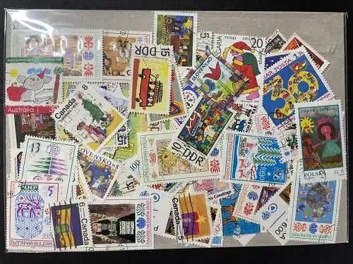 100 verschiedene Kinderzeichnungen Briefmarken 100 different kid painting stamps