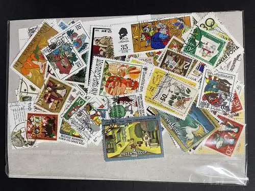 100 contes de fées et messages timbres 100 different fairy tale stamps