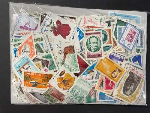 1000 différents timbres Roumanie, 1000 different Romania stamps