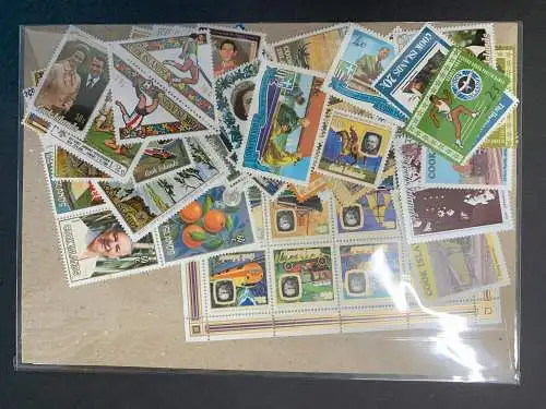 100 différentes îles Cook Timbres, 100 différents stands Cook Islands