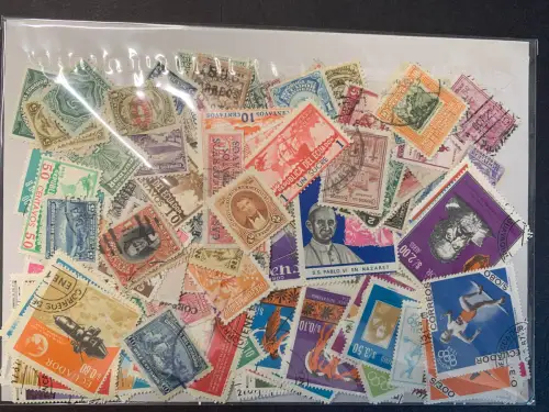 200 timbres Équateur différents, 200 different Èquateur stamps