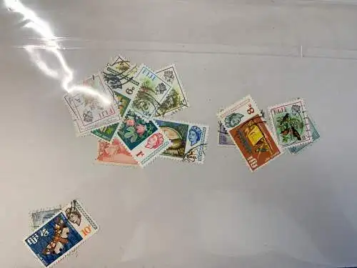 50 timbres Fidji différents, 50 different Fidji islands stamps