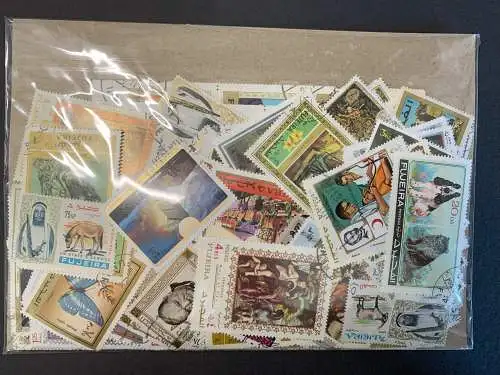 300 timbres différents Fujeira, 300 different FuJeira stamps