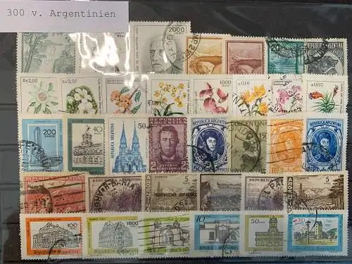 300 différents timbres Argentine, 300 different Argentina stamps