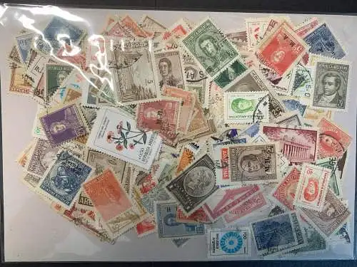 300 différents timbres Argentine, 300 different Argentina stamps