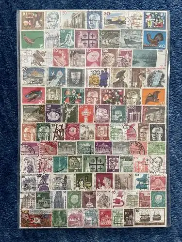 100 verschiedene BERLIN Briefmarken, 100 different BERLIN stamps