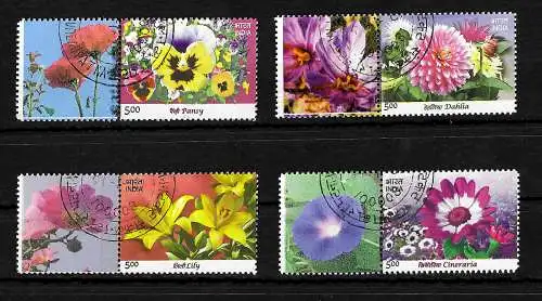 Inde: timbres 4x avec des fleurs et des champs d'ornement avec fleurs, cachets