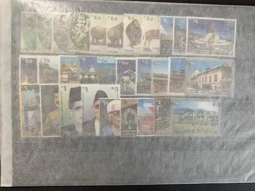 30 verschiedene Nepal, 30 different Nepal stamps