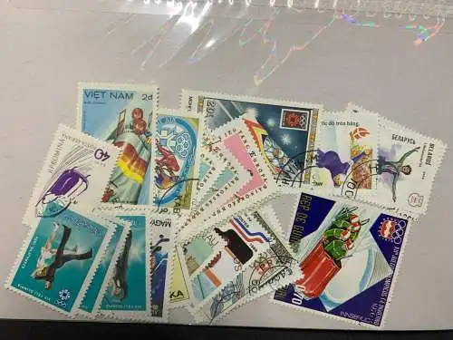 50 verschiedene Eissport, 50 different sport on ice stamps