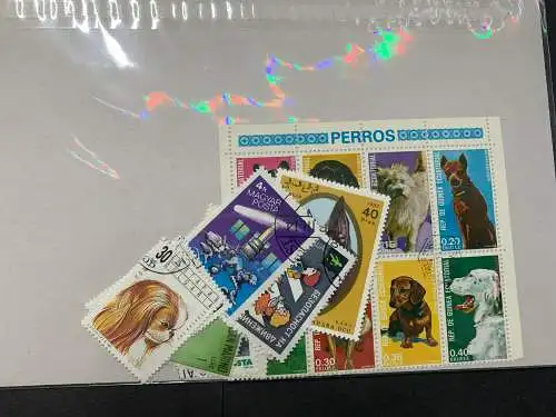 50 verschiedene Hunde, 50 different dogs stamps