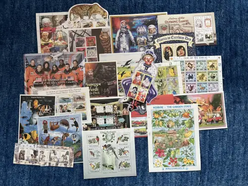 22 attraktive Blöcke zu Tieren, Weltrum, Pflanzen, Clown, Papst, Fische, ..