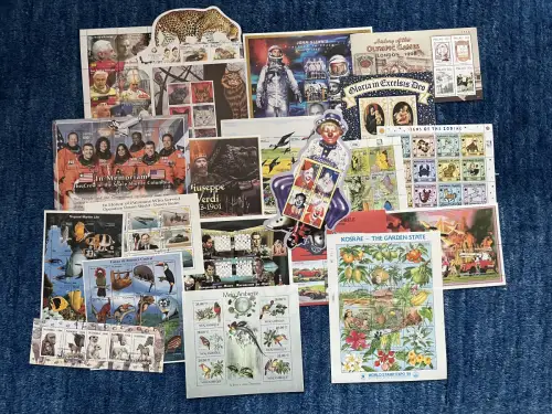 22 attraktive Blöcke zu Tieren, Weltrum, Pflanzen, Clown, Papst, Fische, ..