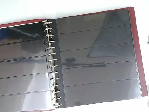 LINDNER Ringbinder Dunkelrot mit 27 Einsteckseiten (800159)