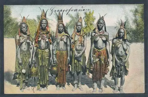DSWA. Postkarte Hererofrauen in ihrer Originaltracht mit Schmuck.
